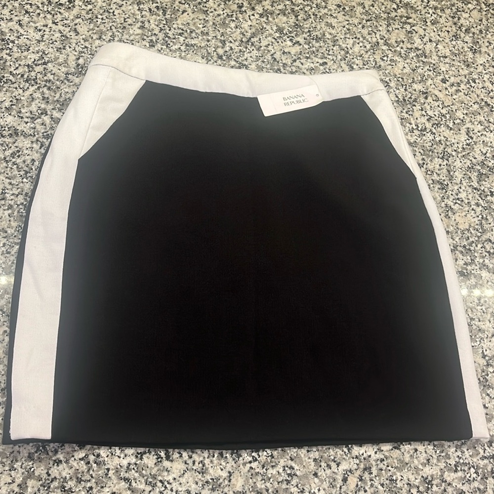 Banana Republic Skirt With Pockets- Size 0- NWT